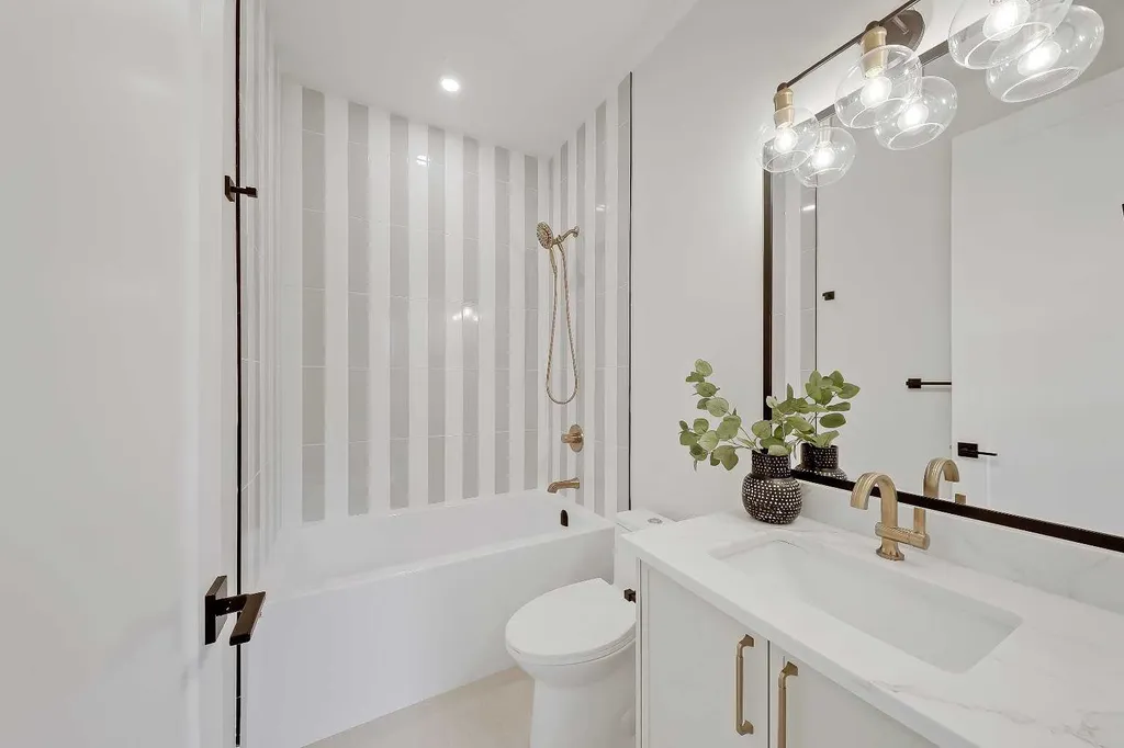 1007 18 Avenue NW Calgary AB T2M 0S9