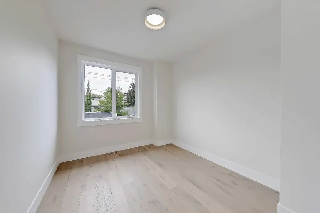 1007 18 Avenue NW Calgary AB T2M 0S9