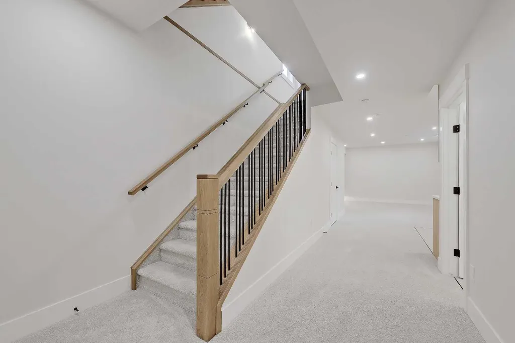 1007 18 Avenue NW Calgary AB T2M 0S9