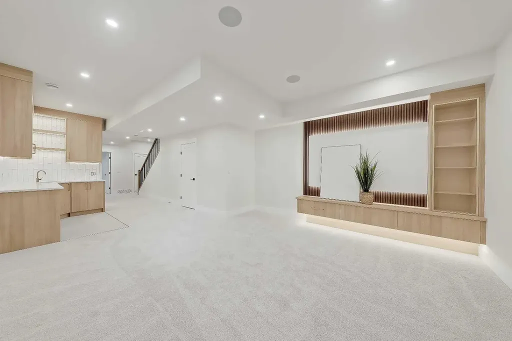 1007 18 Avenue NW Calgary AB T2M 0S9