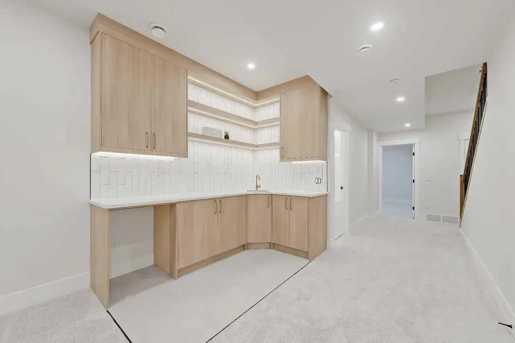 1007 18 Avenue NW Calgary AB T2M 0S9