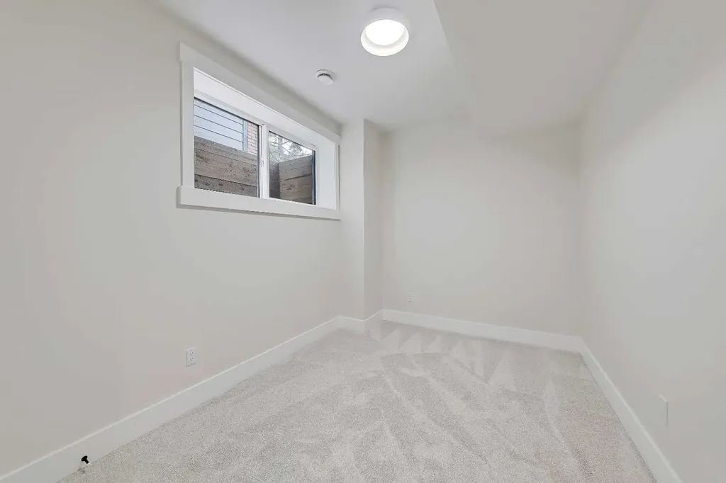 1007 18 Avenue NW Calgary AB T2M 0S9