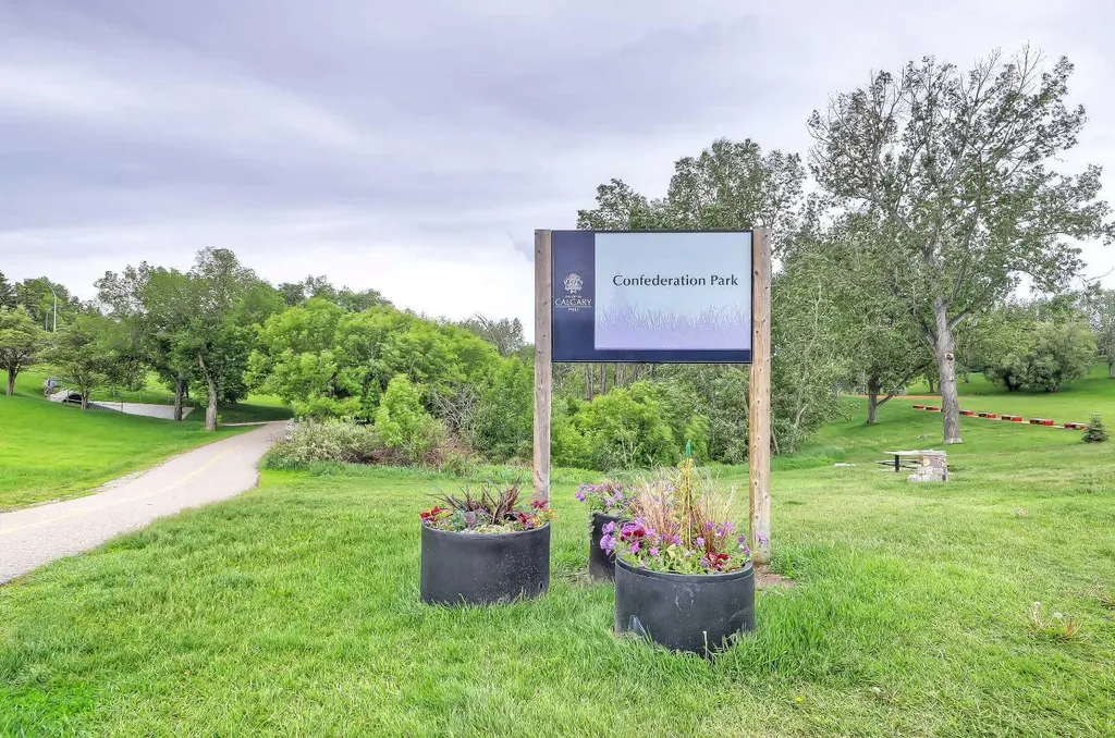 1007 18 Avenue NW Calgary AB T2M 0S9