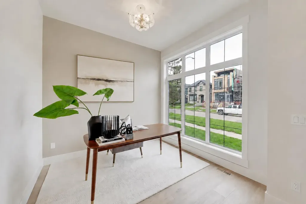 1007 18 Avenue NW Calgary AB T2M 0S9