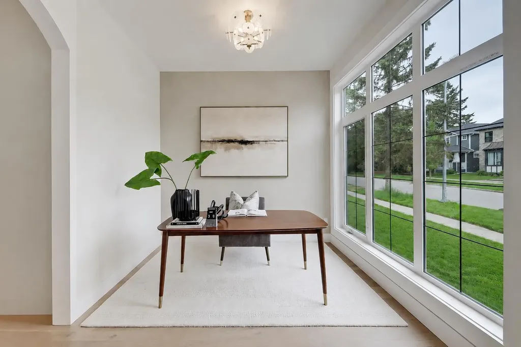 1007 18 Avenue NW Calgary AB T2M 0S9