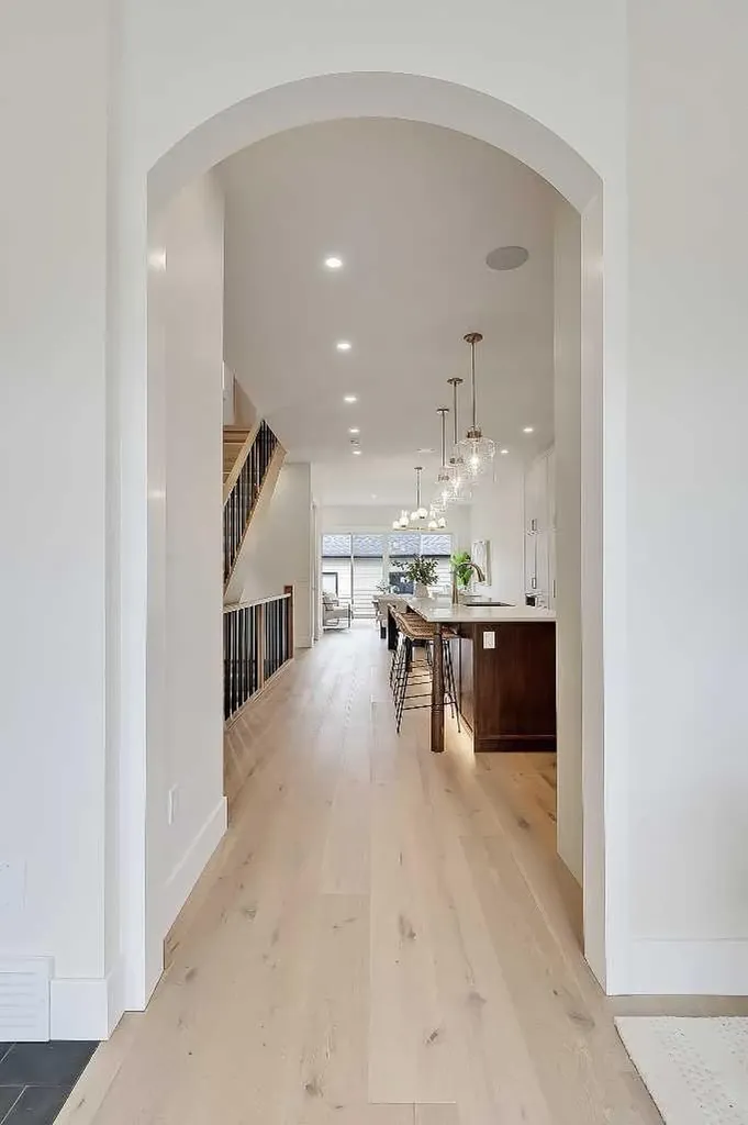 1007 18 Avenue NW Calgary AB T2M 0S9