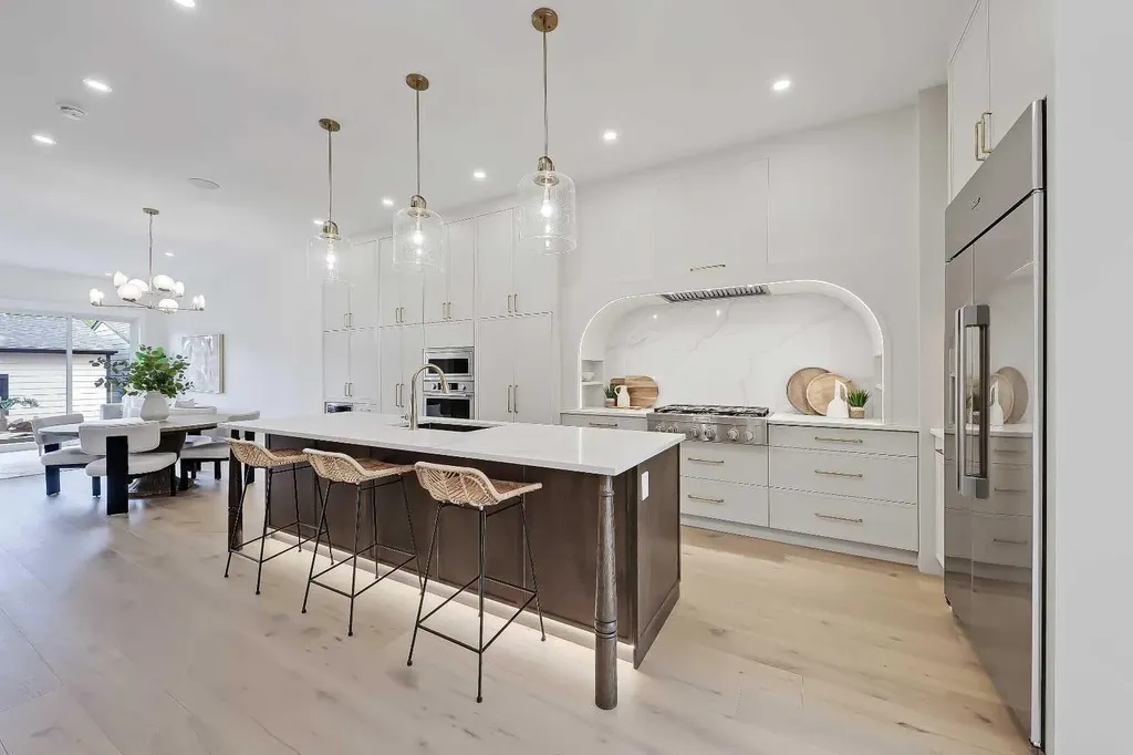 1007 18 Avenue NW Calgary AB T2M 0S9