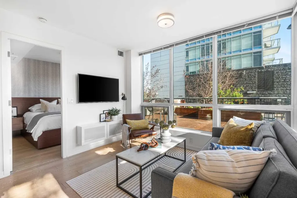 128 2 Street SW Calgary AB T2P 0S7