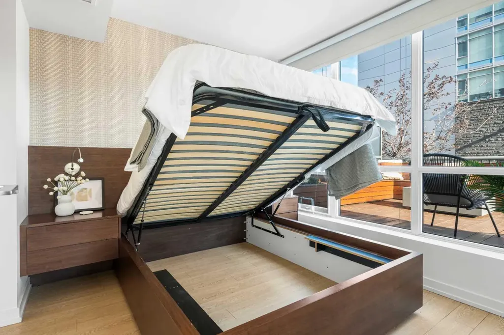 128 2 Street SW Calgary AB T2P 0S7