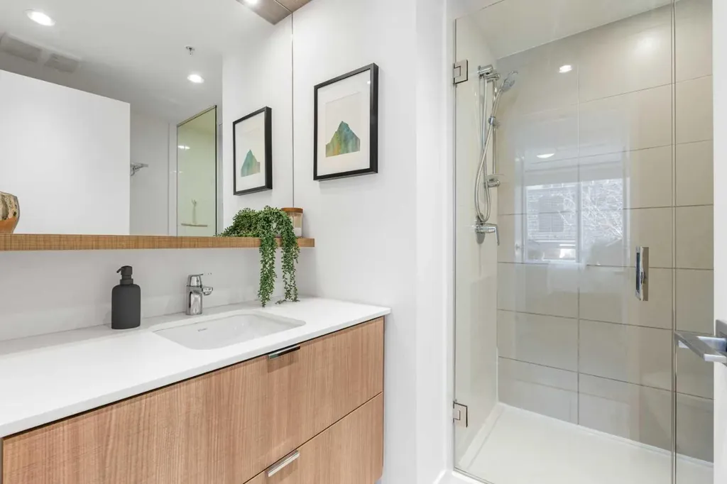 128 2 Street SW Calgary AB T2P 0S7
