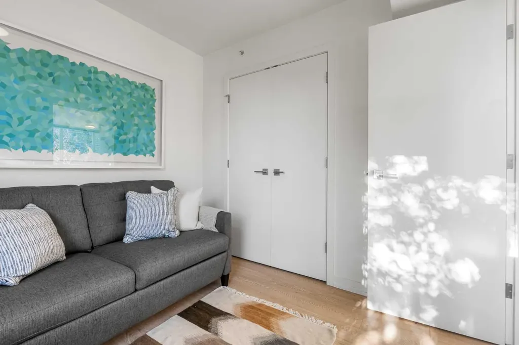 128 2 Street SW Calgary AB T2P 0S7