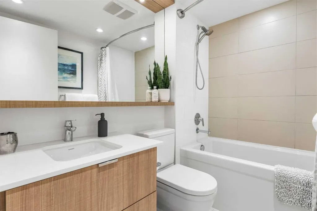 128 2 Street SW Calgary AB T2P 0S7