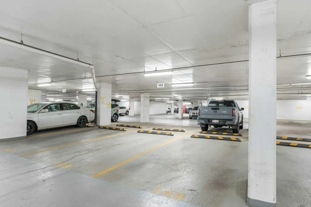 128 2 Street SW Calgary AB T2P 0S7