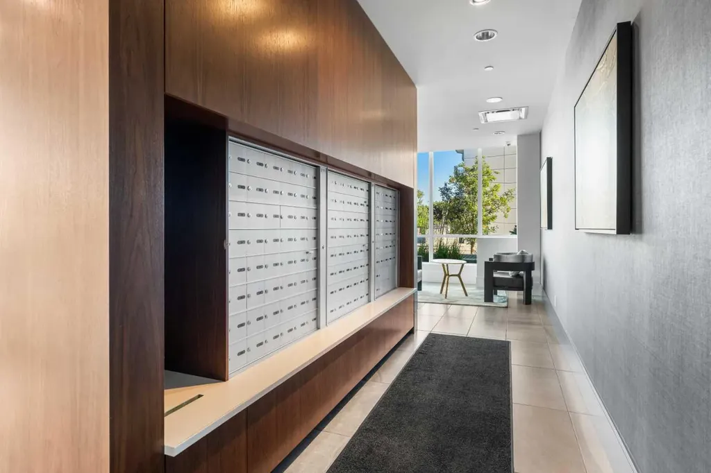 128 2 Street SW Calgary AB T2P 0S7