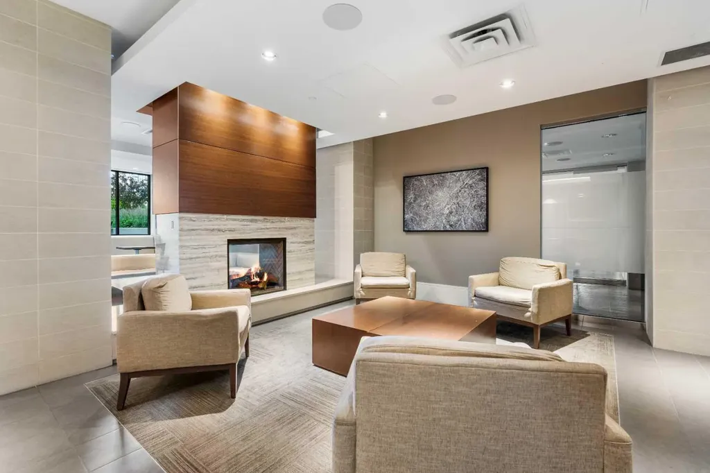 128 2 Street SW Calgary AB T2P 0S7