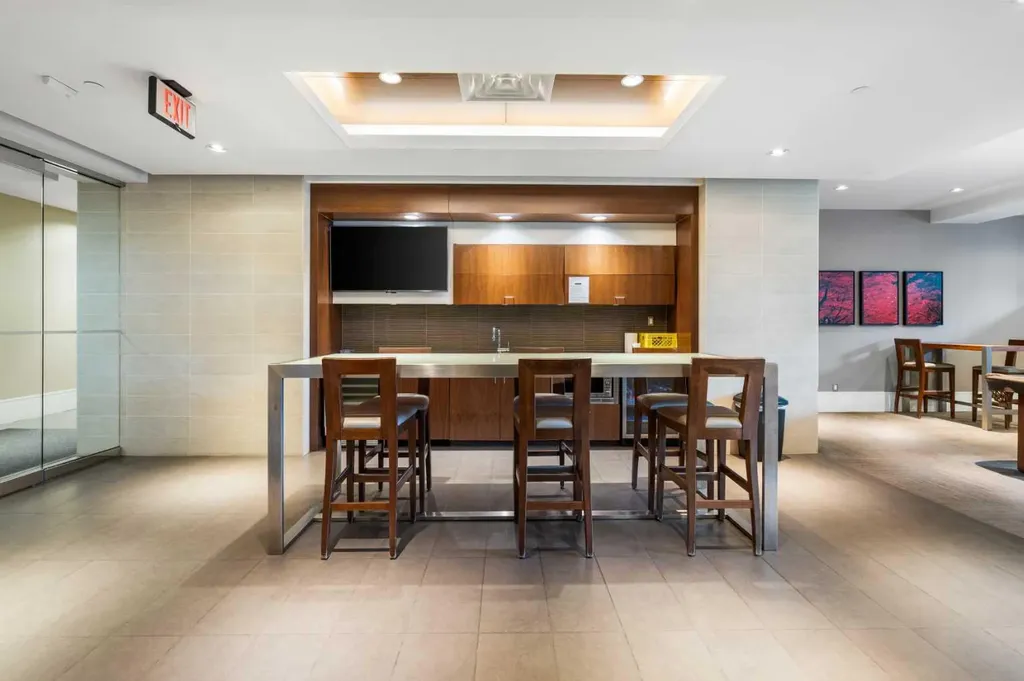 128 2 Street SW Calgary AB T2P 0S7