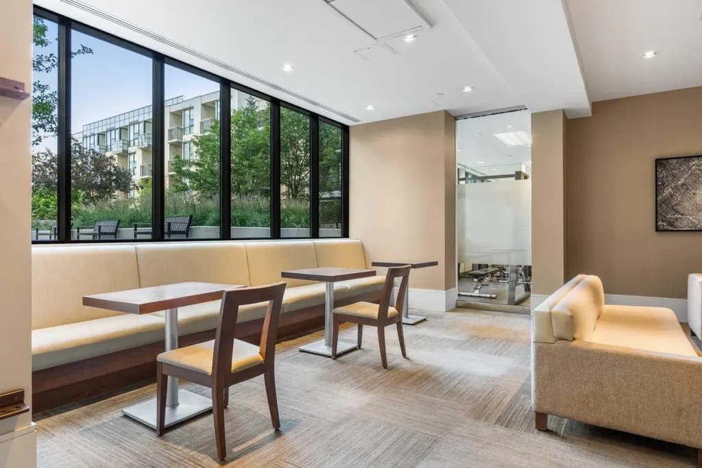 128 2 Street SW Calgary AB T2P 0S7