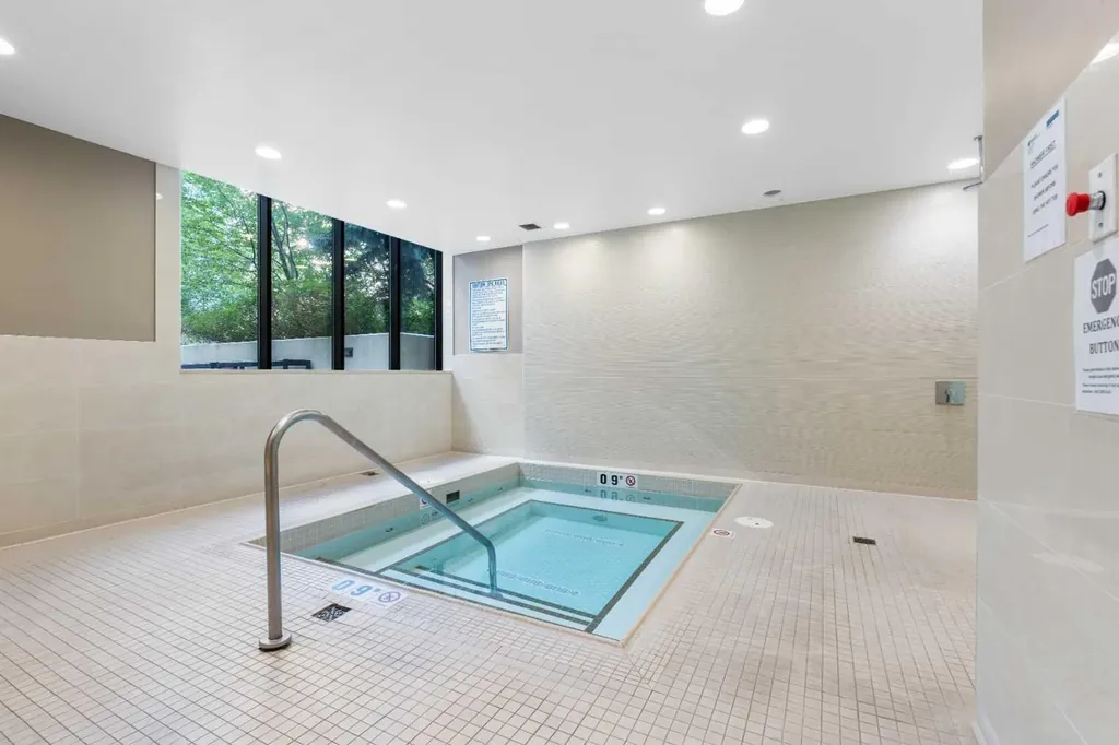 128 2 Street SW Calgary AB T2P 0S7