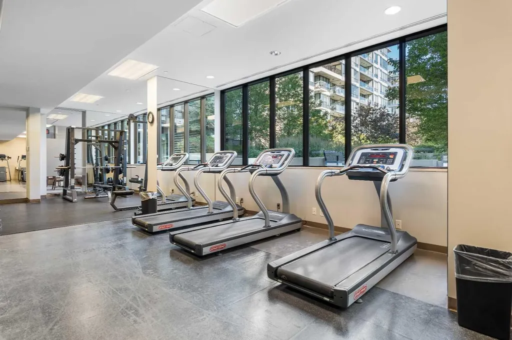 128 2 Street SW Calgary AB T2P 0S7