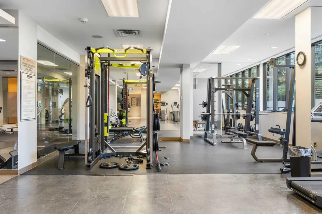 128 2 Street SW Calgary AB T2P 0S7