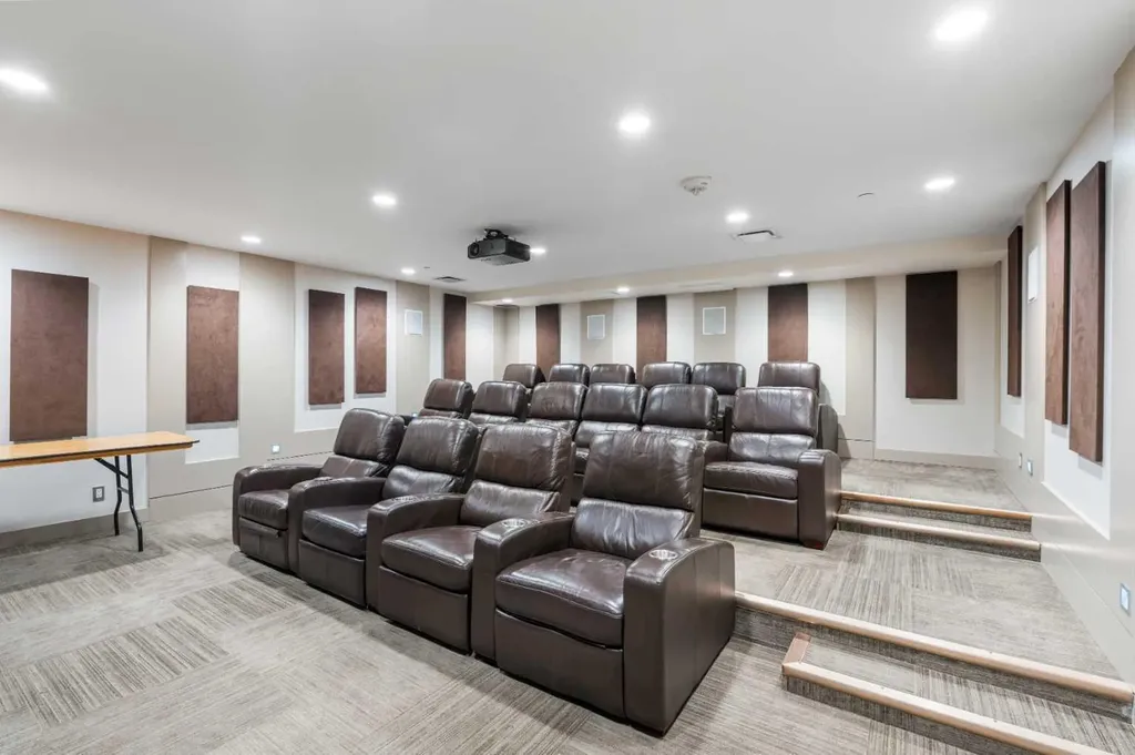 128 2 Street SW Calgary AB T2P 0S7