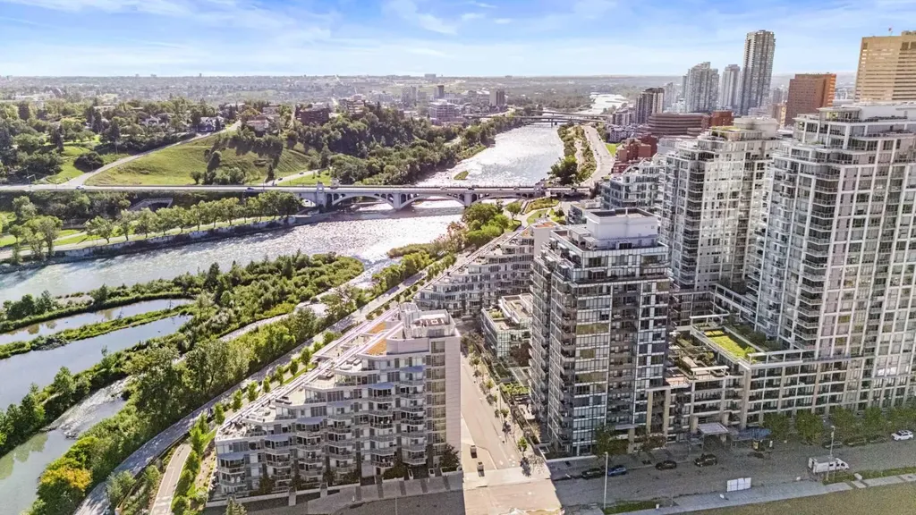 128 2 Street SW Calgary AB T2P 0S7