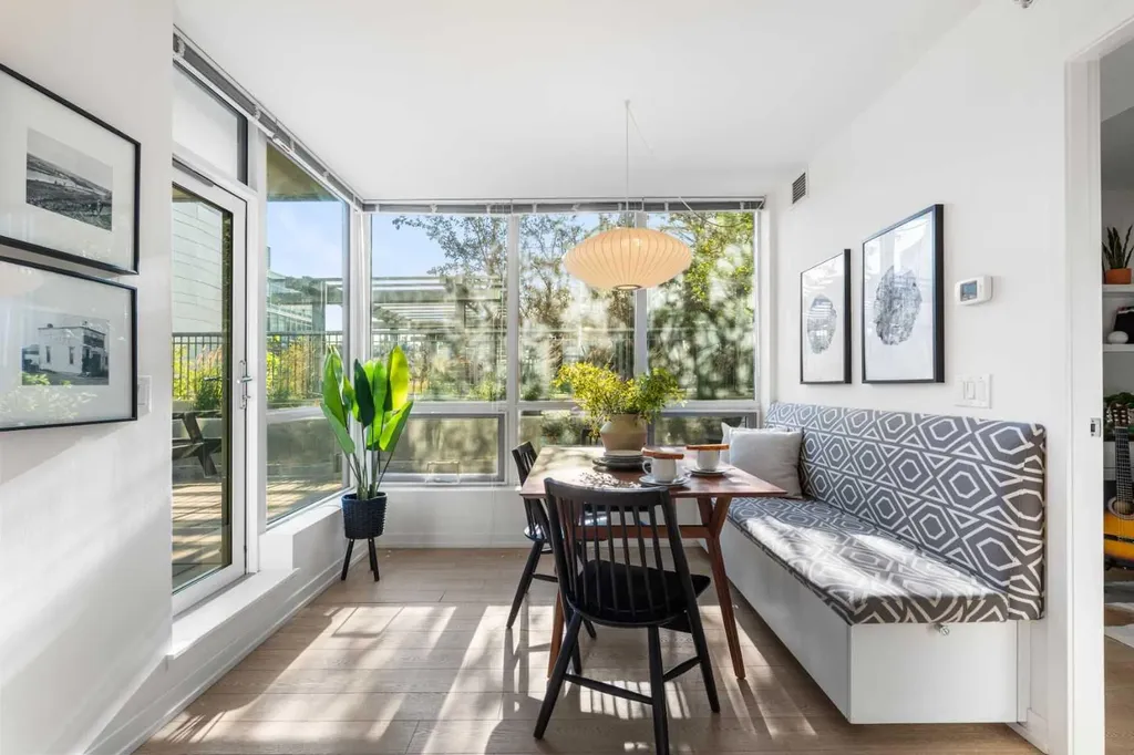 128 2 Street SW Calgary AB T2P 0S7