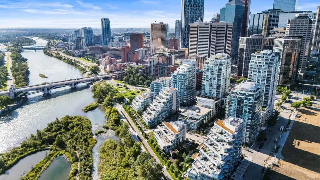 128 2 Street SW Calgary AB T2P 0S7