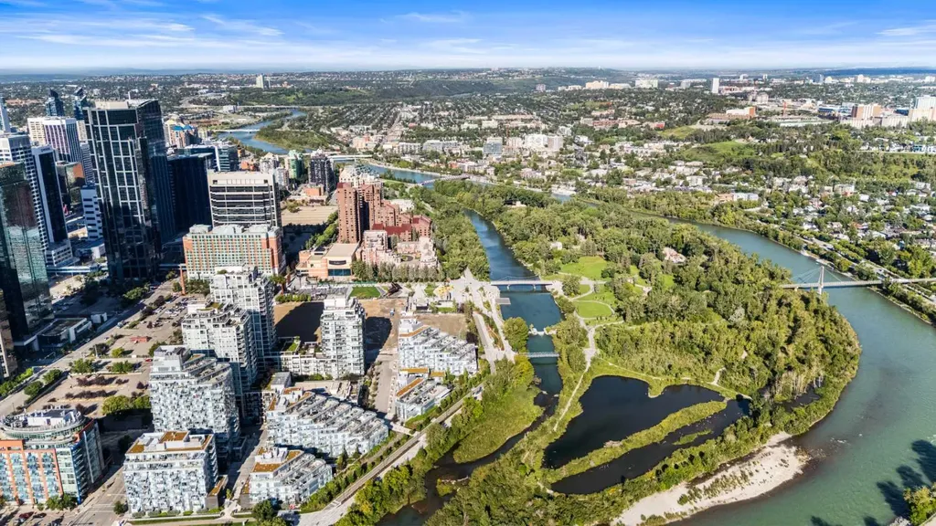 128 2 Street SW Calgary AB T2P 0S7
