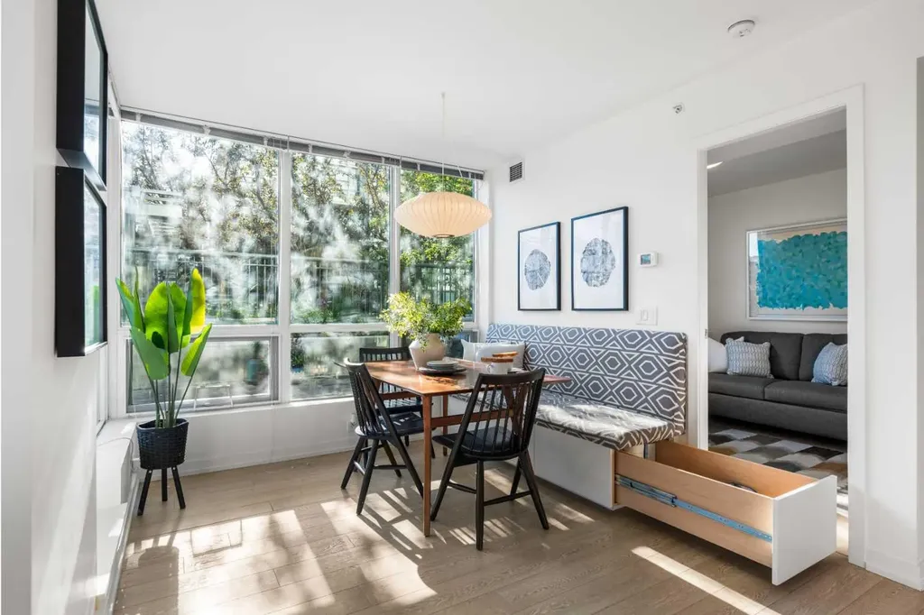 128 2 Street SW Calgary AB T2P 0S7