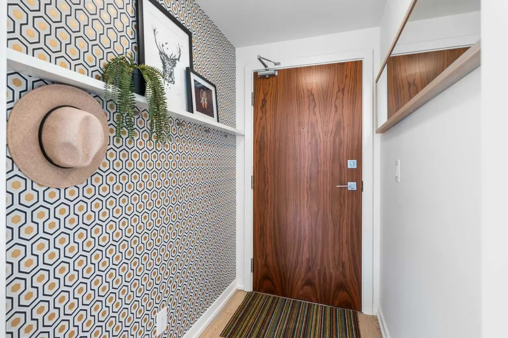 128 2 Street SW Calgary AB T2P 0S7