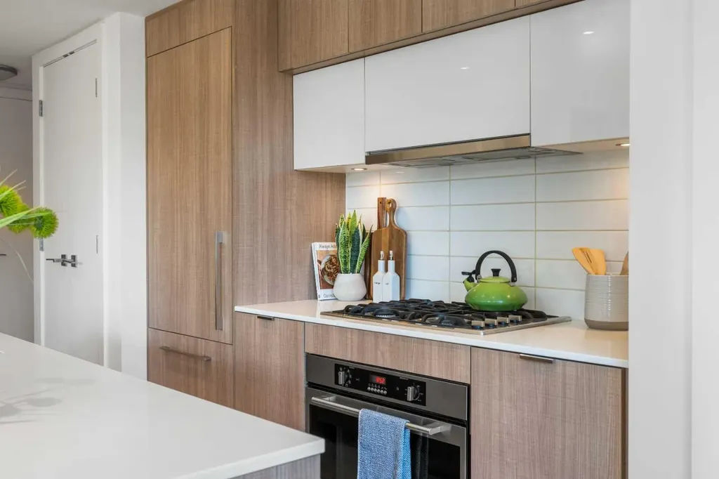 128 2 Street SW Calgary AB T2P 0S7