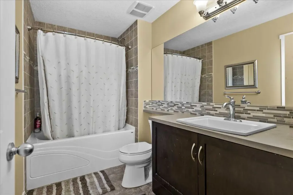 15 Sage Berry Road NW Calgary AB T3R0K8