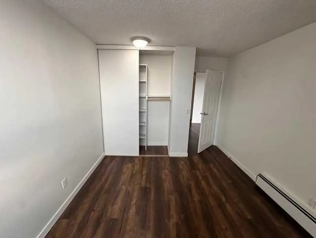 4944 Dalton Drive NW Calgary AB T3A 2E6