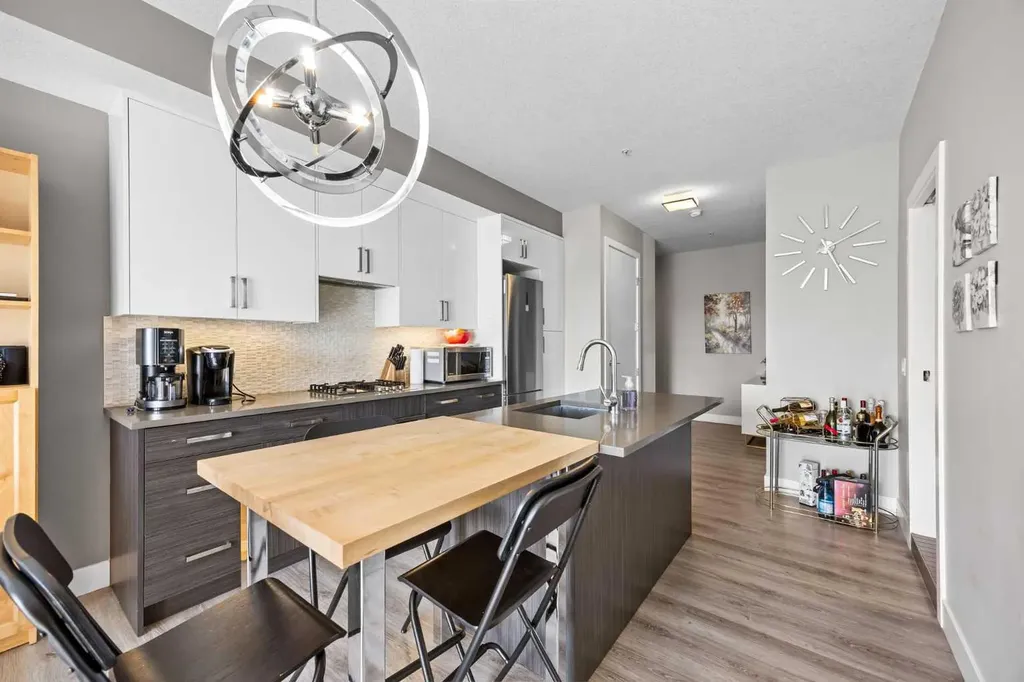 1521 26 Avenue SW Calgary AB T2T 1C4