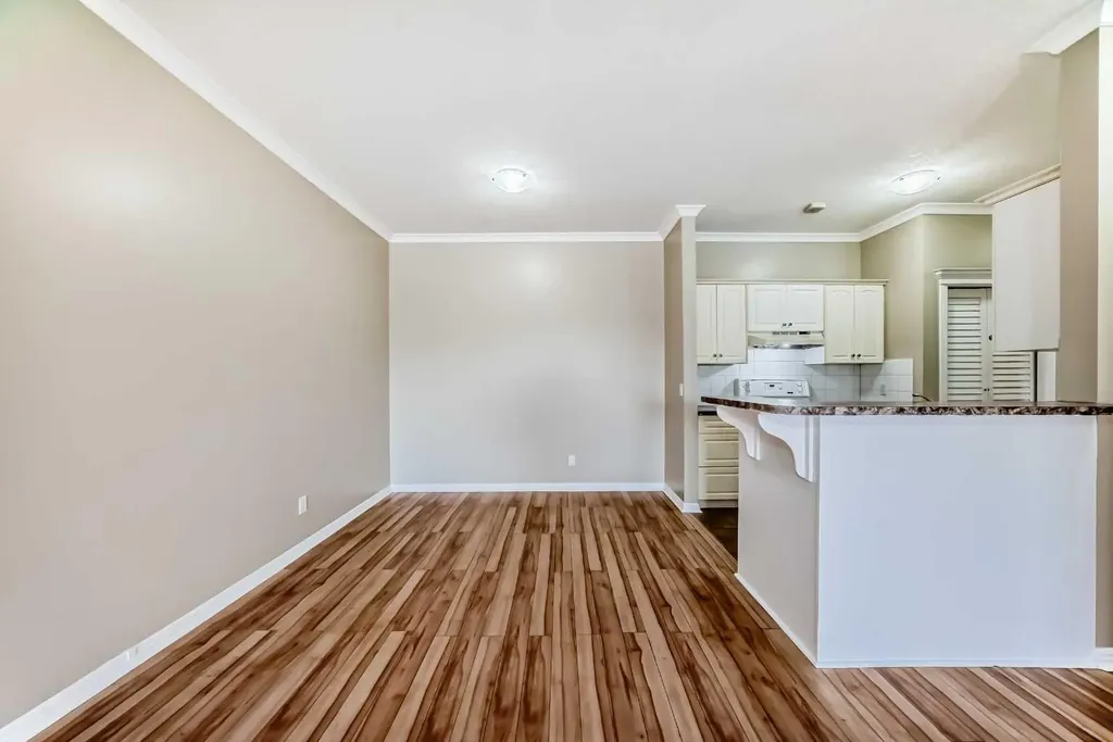7 Lineham Avenue Okotoks AB T1S 1Z2