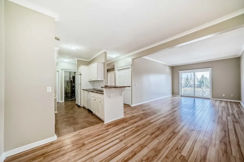 7 Lineham Avenue Okotoks AB T1S 1Z2