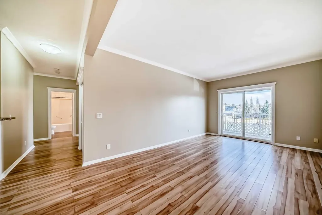 7 Lineham Avenue Okotoks AB T1S 1Z2