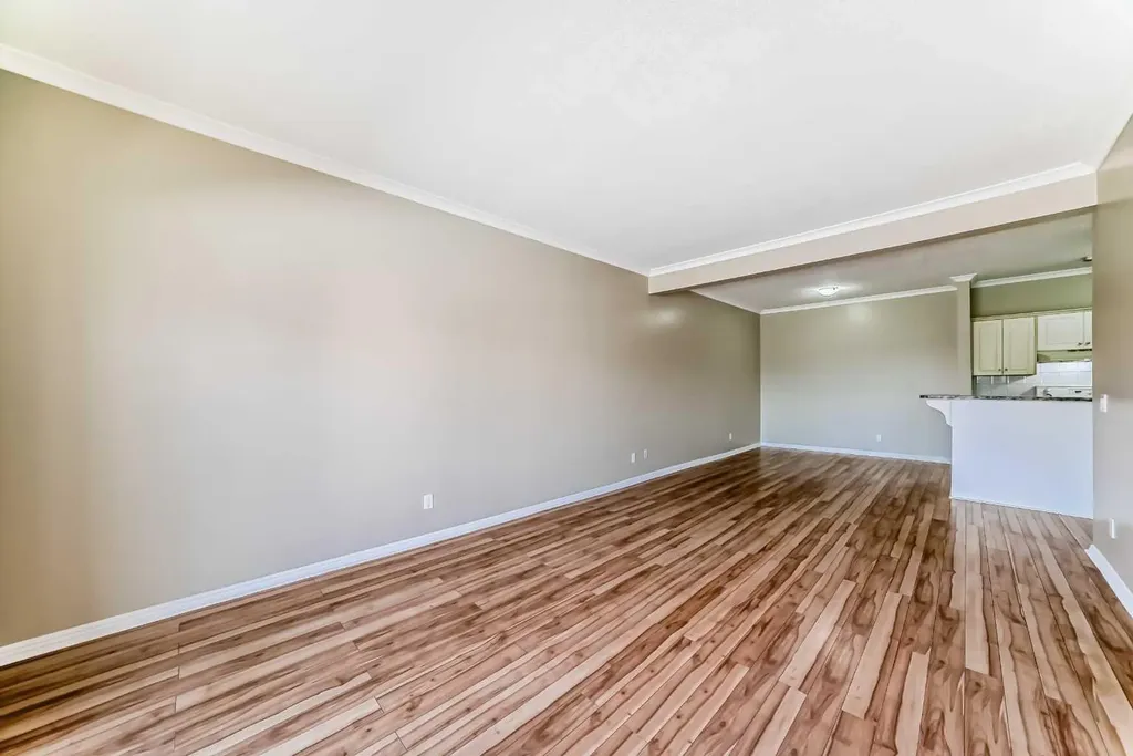 7 Lineham Avenue Okotoks AB T1S 1Z2