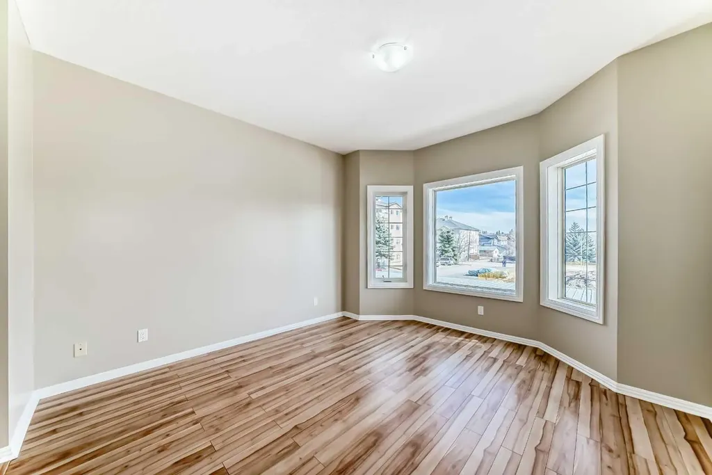 7 Lineham Avenue Okotoks AB T1S 1Z2