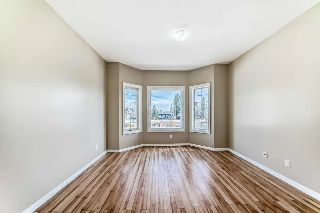 7 Lineham Avenue Okotoks AB T1S 1Z2