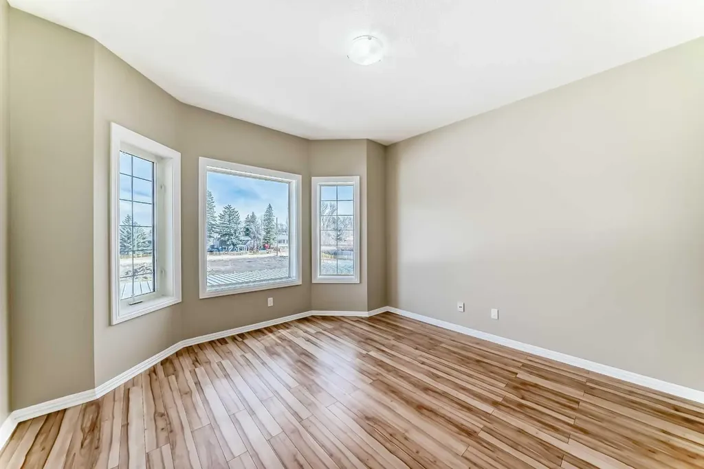 7 Lineham Avenue Okotoks AB T1S 1Z2