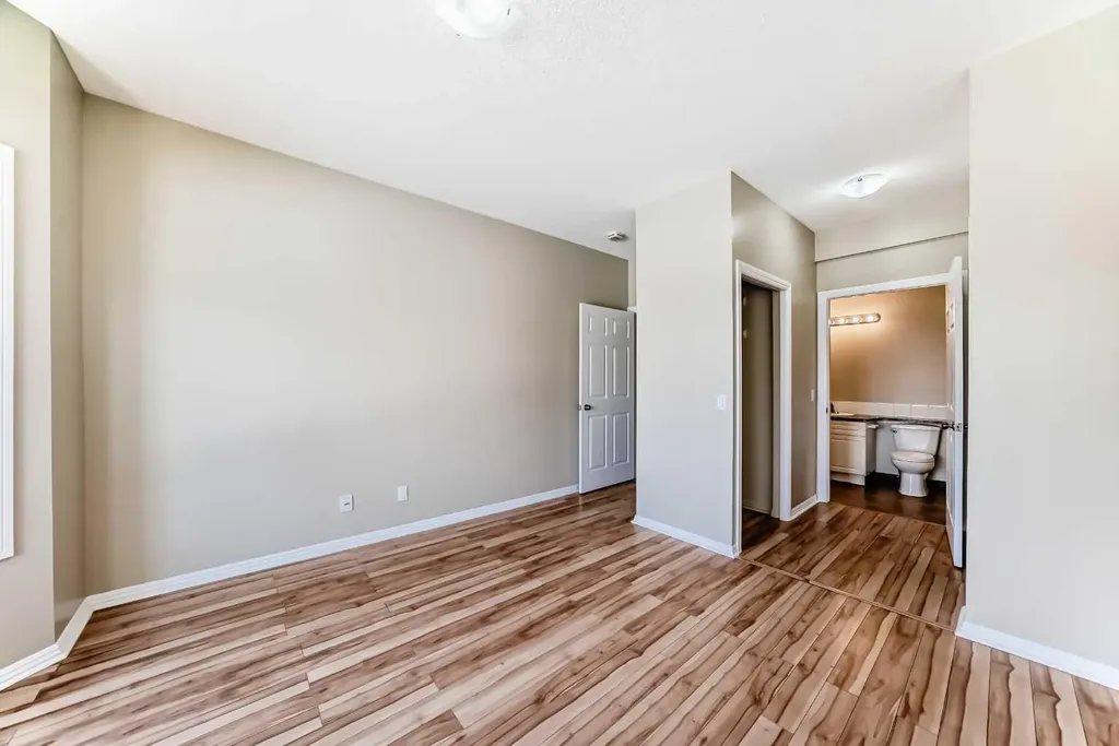 7 Lineham Avenue Okotoks AB T1S 1Z2