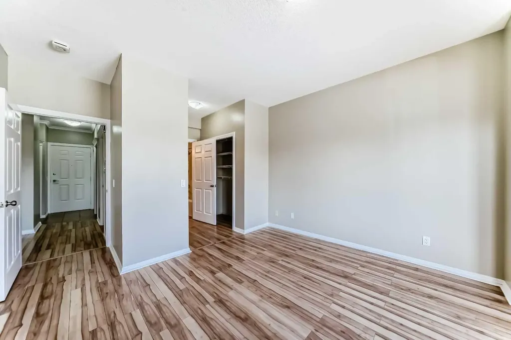 7 Lineham Avenue Okotoks AB T1S 1Z2