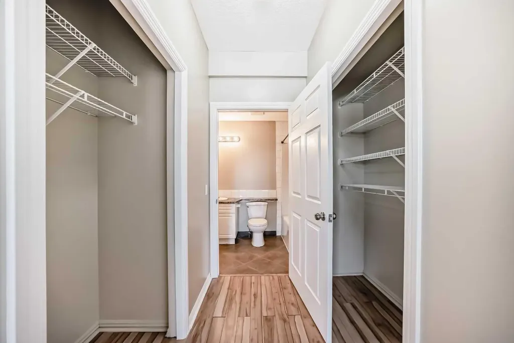 7 Lineham Avenue Okotoks AB T1S 1Z2
