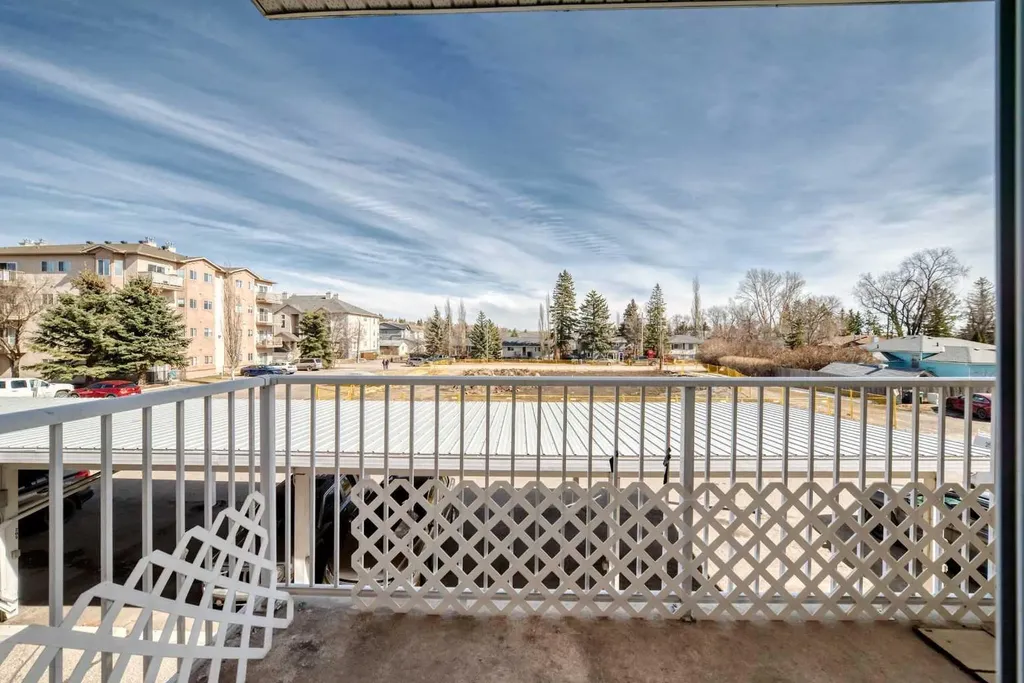 7 Lineham Avenue Okotoks AB T1S 1Z2