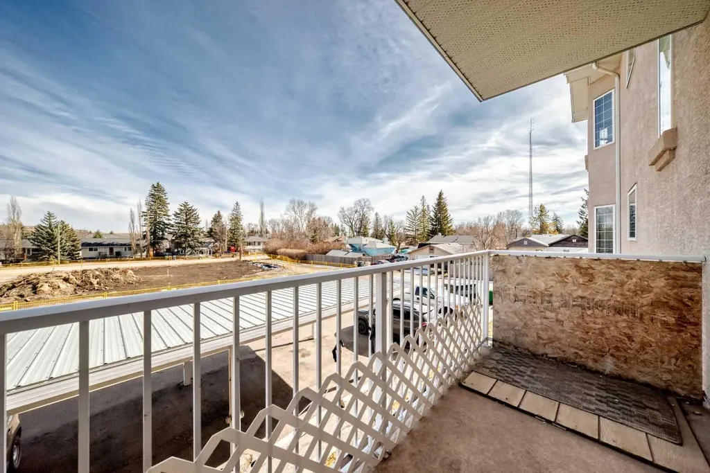 7 Lineham Avenue Okotoks AB T1S 1Z2