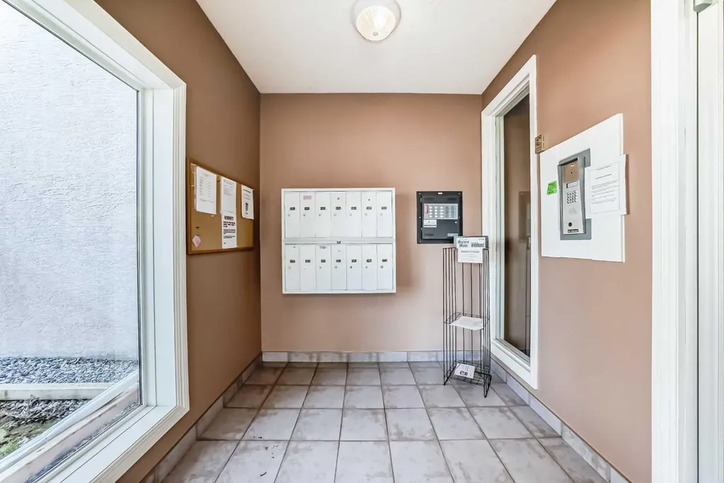 7 Lineham Avenue Okotoks AB T1S 1Z2
