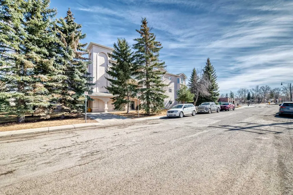 7 Lineham Avenue Okotoks AB T1S 1Z2