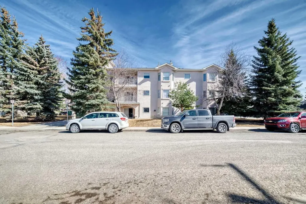 7 Lineham Avenue Okotoks AB T1S 1Z2